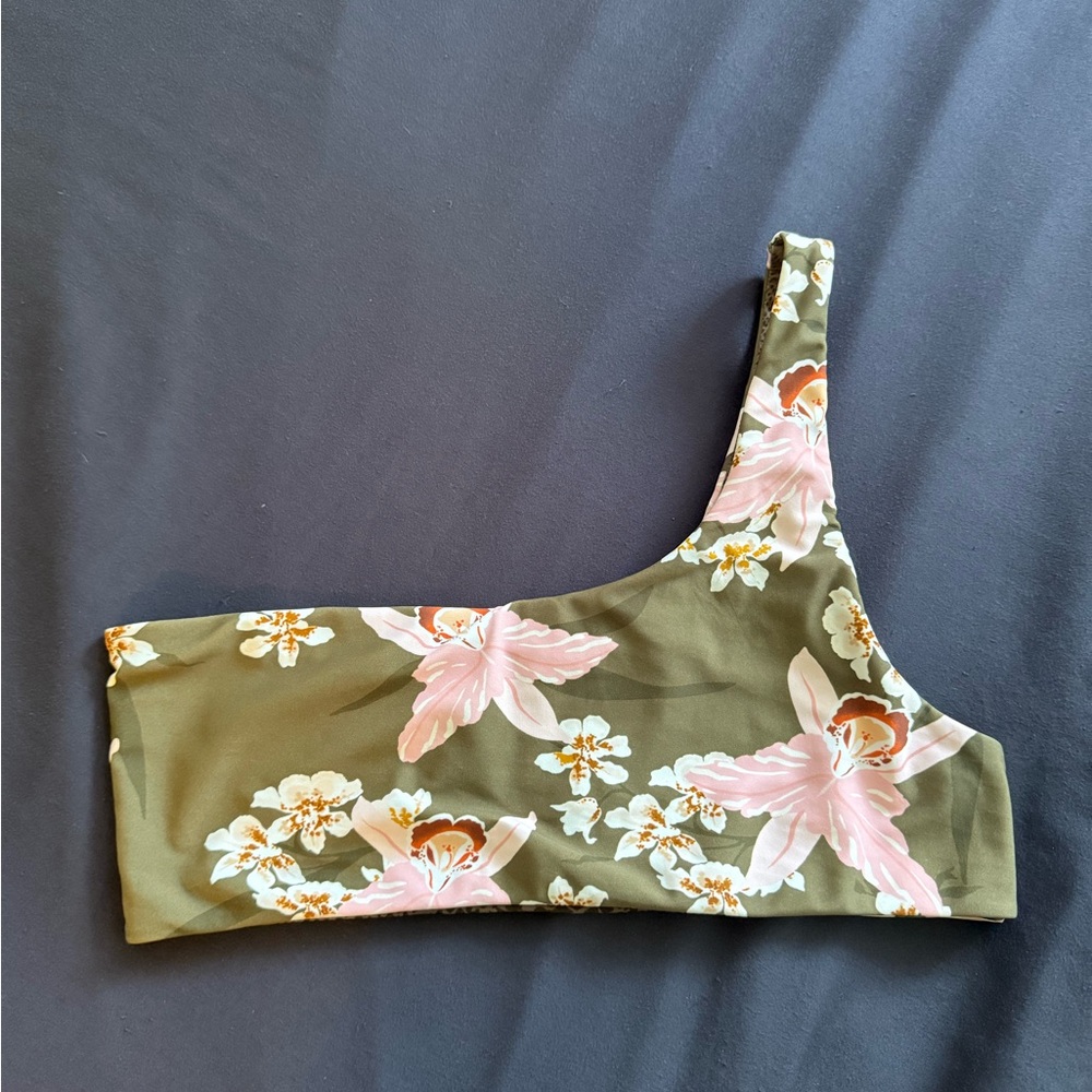 Acacia Celine Top in Hilo